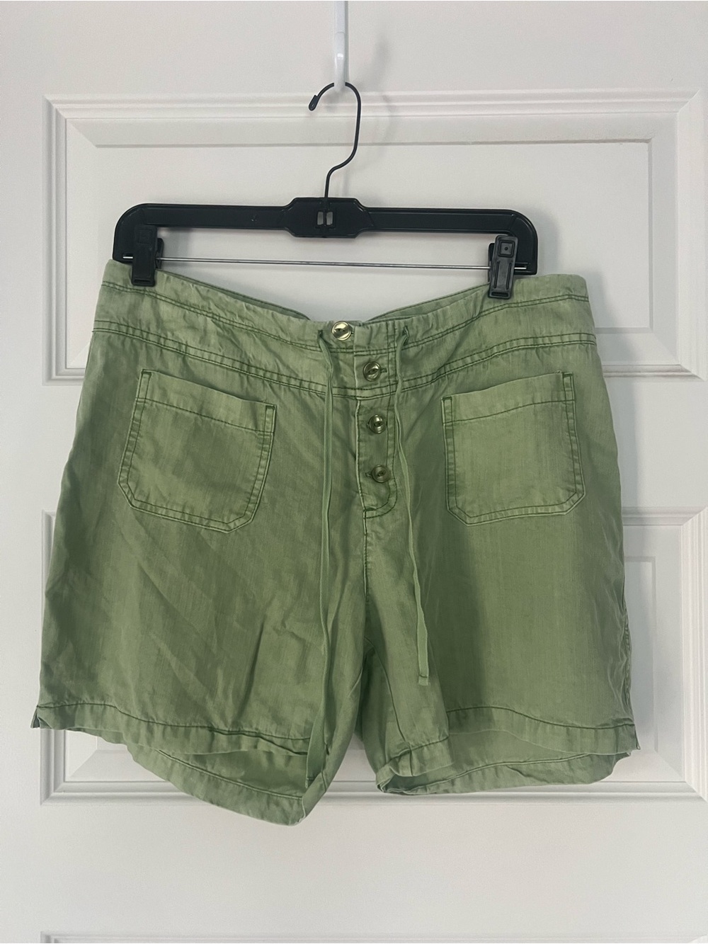 Sundance Women's Tencel Lightweight Green Shorts Button Closure EUC Medium 8/10
